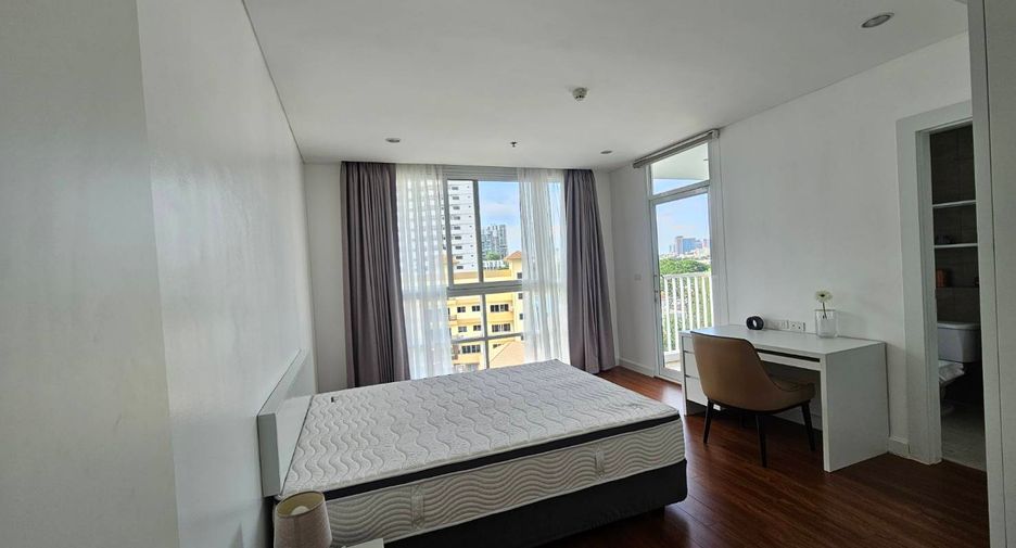 For rent 4 ベッドルーム serviced apartment in Phra Khanong, Bangkok