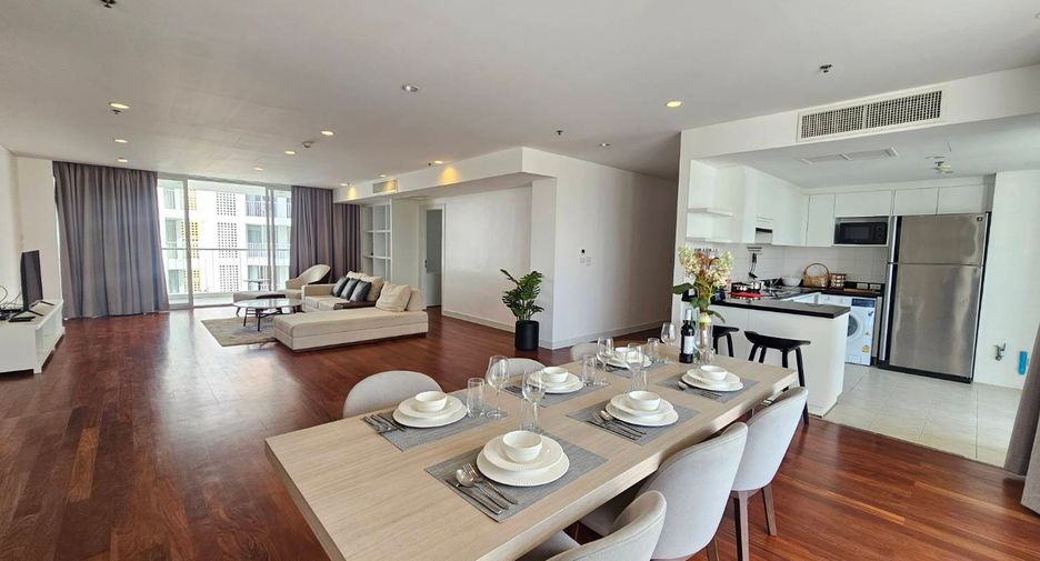 For rent 4 ベッドルーム serviced apartment in Phra Khanong, Bangkok