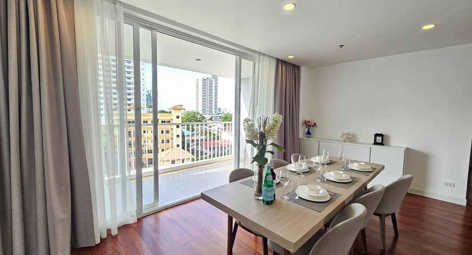 For rent 4 ベッドルーム serviced apartment in Phra Khanong, Bangkok