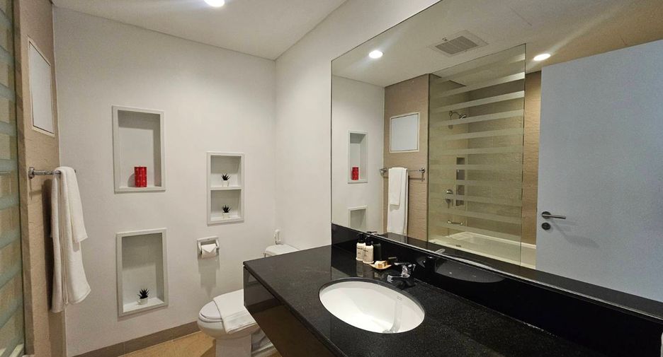 For rent 4 ベッドルーム serviced apartment in Phra Khanong, Bangkok