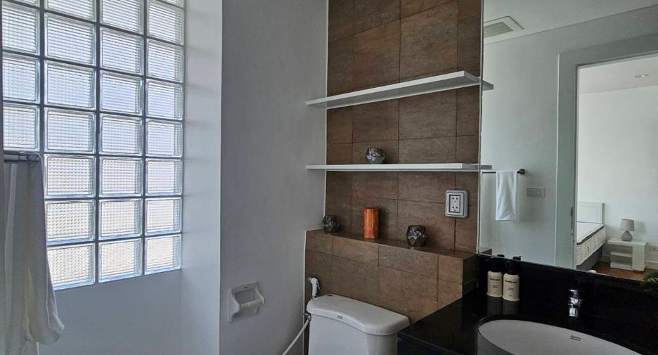 For rent 4 ベッドルーム serviced apartment in Phra Khanong, Bangkok