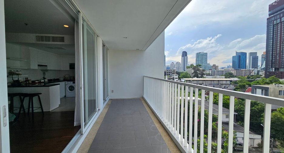 For rent 4 ベッドルーム serviced apartment in Phra Khanong, Bangkok
