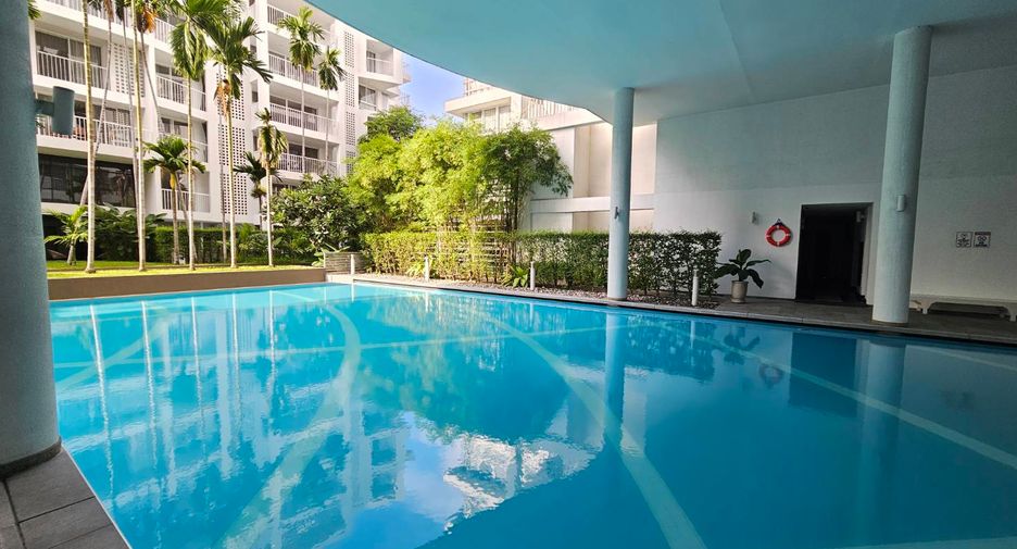 For rent 4 ベッドルーム serviced apartment in Phra Khanong, Bangkok