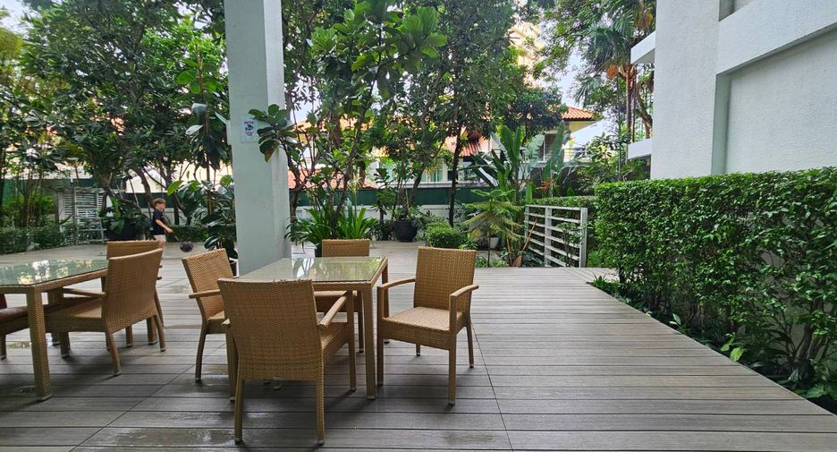 For rent 4 ベッドルーム serviced apartment in Phra Khanong, Bangkok