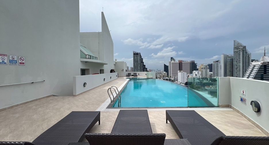 For rent 3 ベッドルーム serviced apartment in Khlong Toei, Bangkok