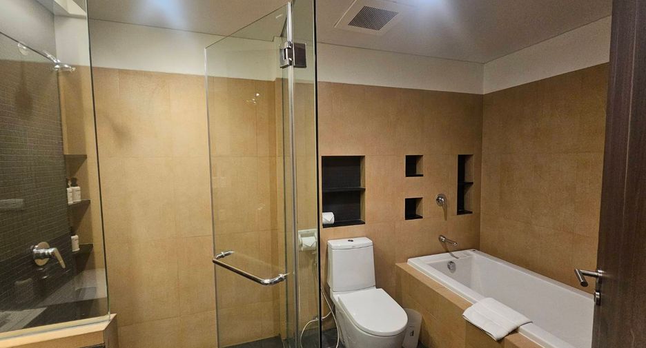 For rent 3 ベッドルーム serviced apartment in Khlong Toei, Bangkok