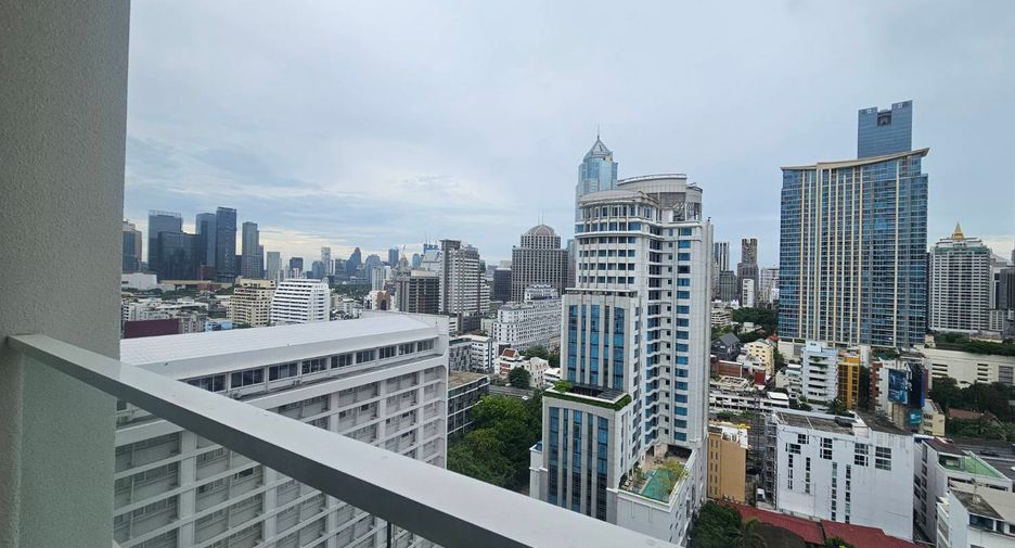 For rent 3 ベッドルーム serviced apartment in Khlong Toei, Bangkok