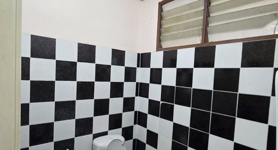 For sale 3 bedrooms retail Space in Chatuchak, Bangkok
