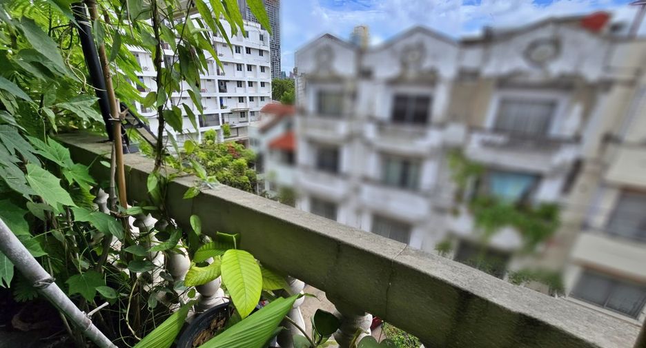 For sale 3 bedrooms retail Space in Chatuchak, Bangkok