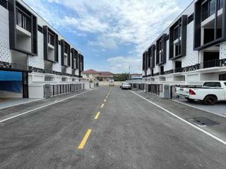 For rent 3 Beds office in Khan Na Yao, Bangkok