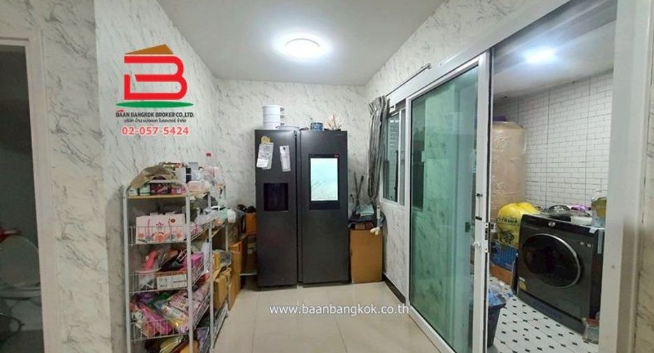 For sale 4 bedrooms townhouse in Sai Mai, Bangkok