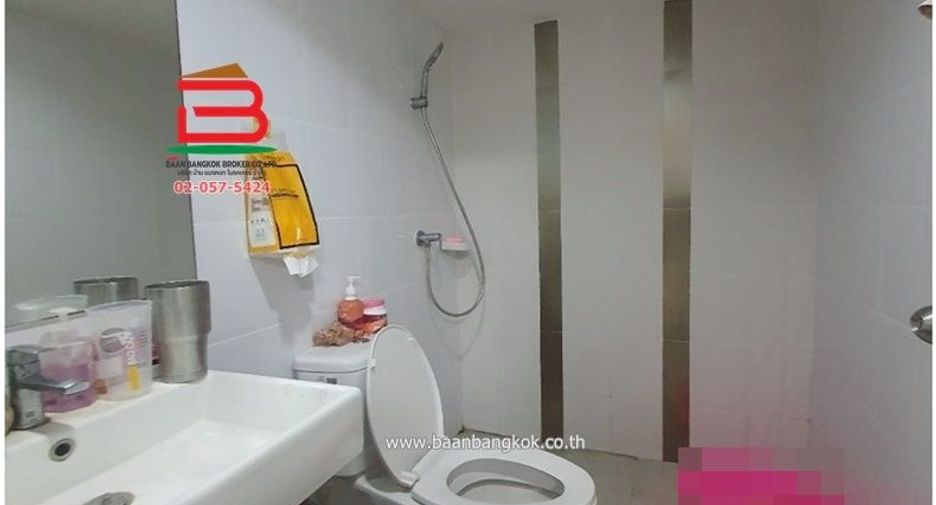 For sale 4 bedrooms townhouse in Sai Mai, Bangkok