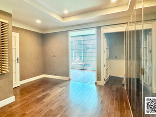 Reihenhaus zur Miete und zum Kauf mit 2 Zimmer in Watthana, Bangkok