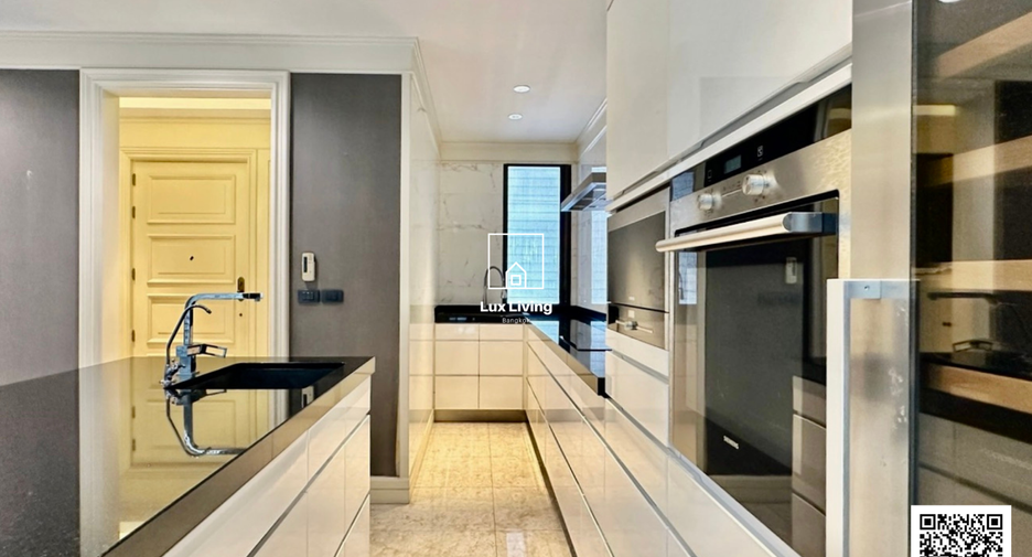 Reihenhaus zur Miete und zum Kauf mit 2 Zimmer in Watthana, Bangkok