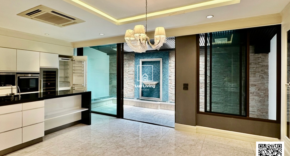Reihenhaus zur Miete und zum Kauf mit 2 Zimmer in Watthana, Bangkok