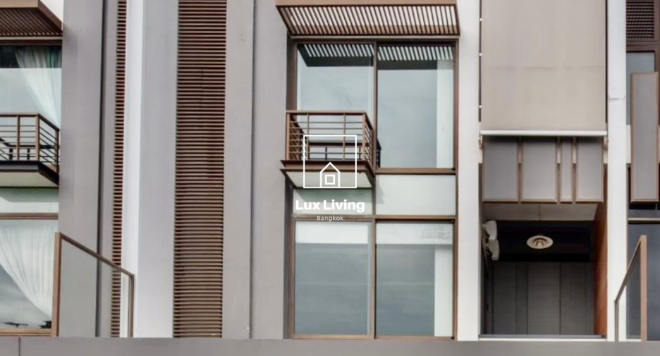Reihenhaus zur Miete und zum Kauf mit 2 Zimmer in Watthana, Bangkok