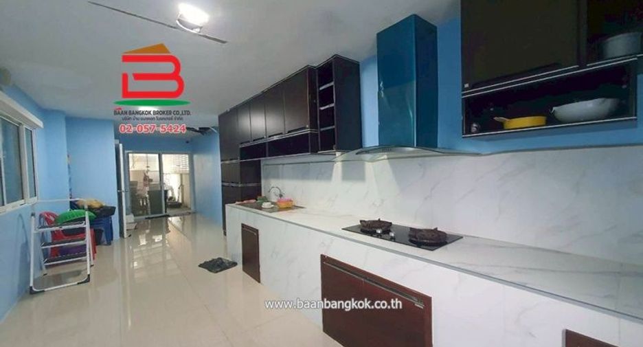Casa en venta de 4 habitaciones en Lam Luk Ka, Pathum Thani