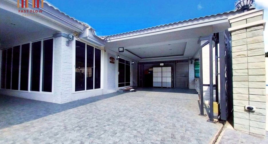 For sale 4 bedrooms house in Mueang Pathum Thani, Pathum Thani