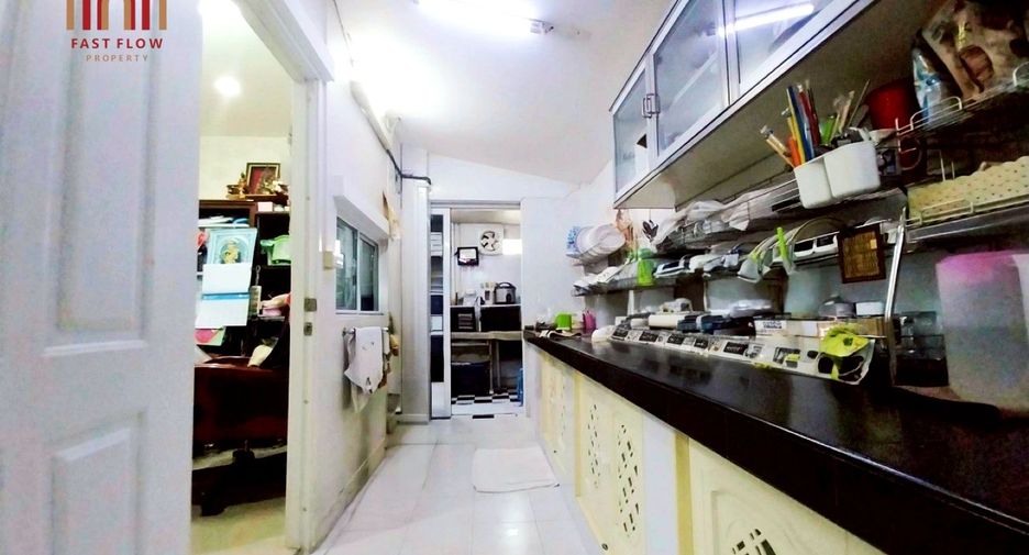 For sale 4 bedrooms house in Mueang Pathum Thani, Pathum Thani