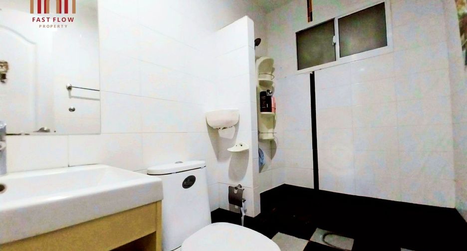 For sale 4 bedrooms house in Mueang Pathum Thani, Pathum Thani