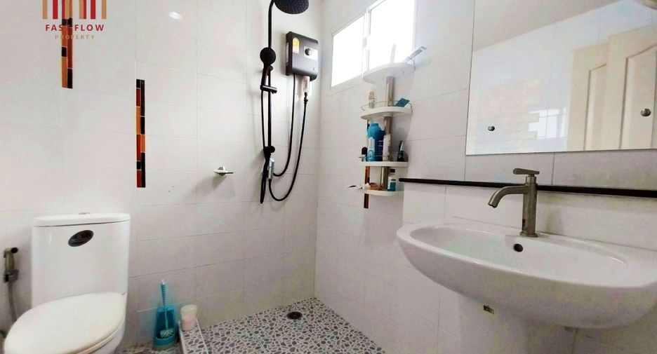 For sale 4 bedrooms house in Mueang Pathum Thani, Pathum Thani