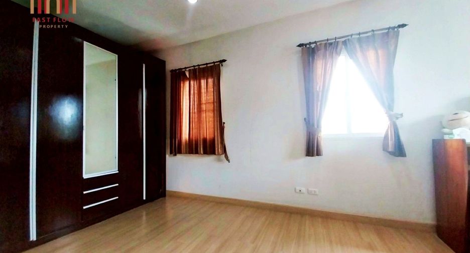 For sale 4 bedrooms house in Mueang Pathum Thani, Pathum Thani