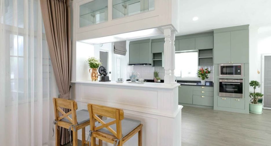 For rent 5 bedrooms villa in Mueang Chiang Mai, Chiang Mai