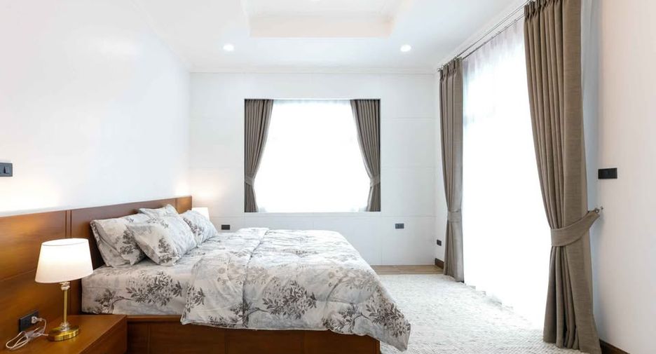 For rent 5 bedrooms villa in Mueang Chiang Mai, Chiang Mai