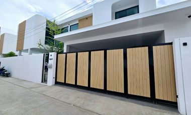 For rent 4 bedrooms villa in Mueang Chiang Mai, Chiang Mai
