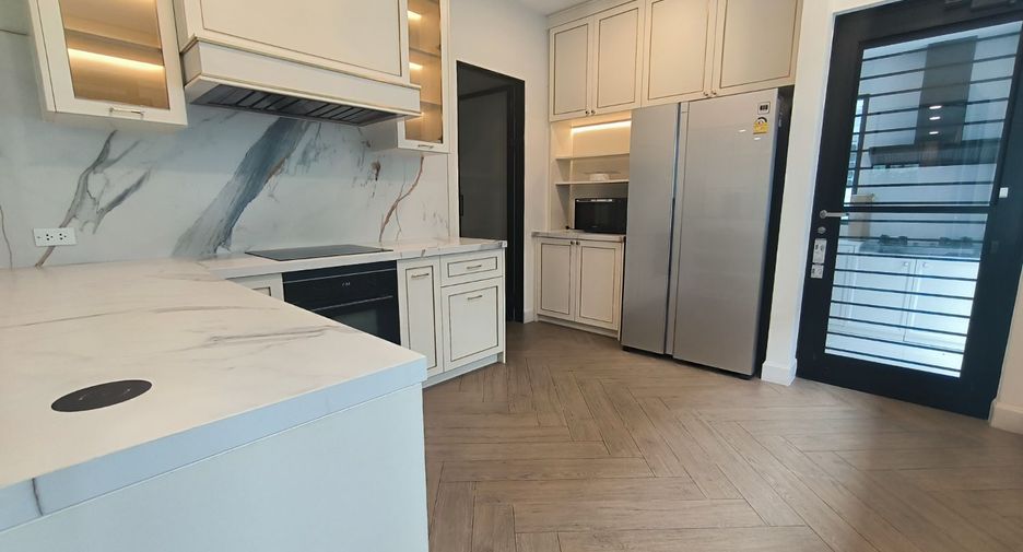 For rent 4 bedrooms house in Saphan Sung, Bangkok