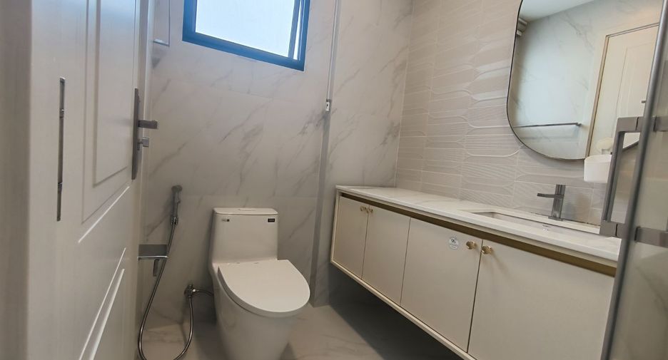 For rent 4 bedrooms house in Saphan Sung, Bangkok