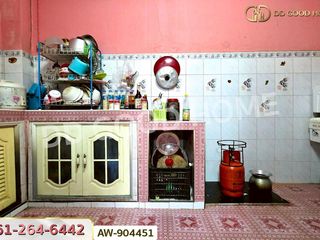 For sale 2 bed townhouse in Sam Khok, Pathum Thani