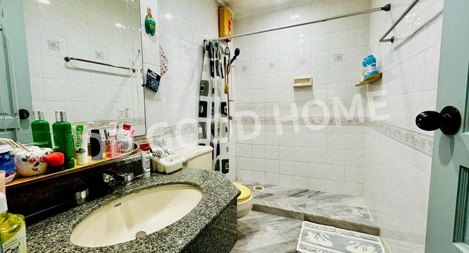 For sale 4 bedrooms townhouse in Mueang Nonthaburi, Nonthaburi