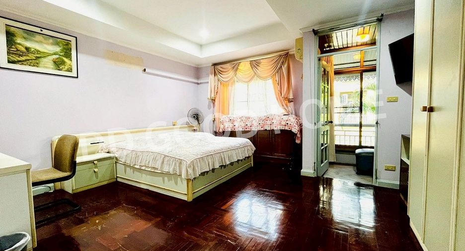 For sale 4 bedrooms townhouse in Mueang Nonthaburi, Nonthaburi