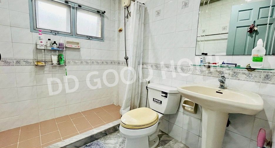 For sale 4 bedrooms townhouse in Mueang Nonthaburi, Nonthaburi