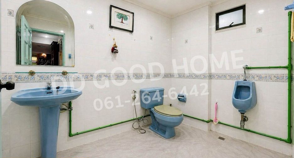 Casa adosada en venta de 4 habitaciones en Mueang Nonthaburi, Nonthaburi
