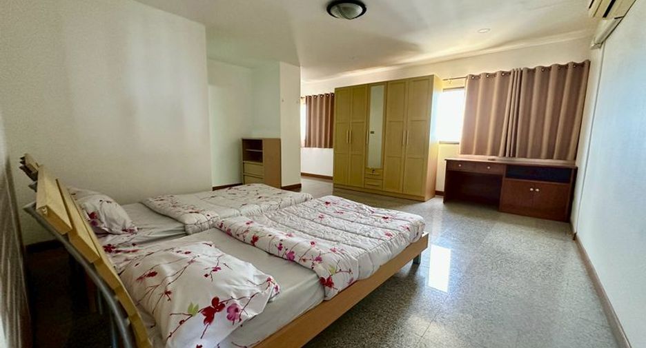 For rent 2 bedrooms condo in Si Racha, Chonburi