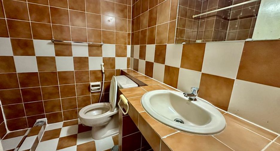 For rent 2 bedrooms condo in Si Racha, Chonburi