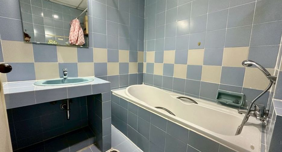 For rent 2 bedrooms condo in Si Racha, Chonburi