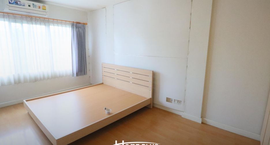 For sale 3 bedrooms townhouse in Bang Kapi, Bangkok