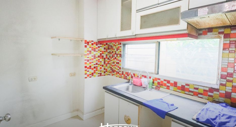 For sale 3 bedrooms townhouse in Bang Kapi, Bangkok