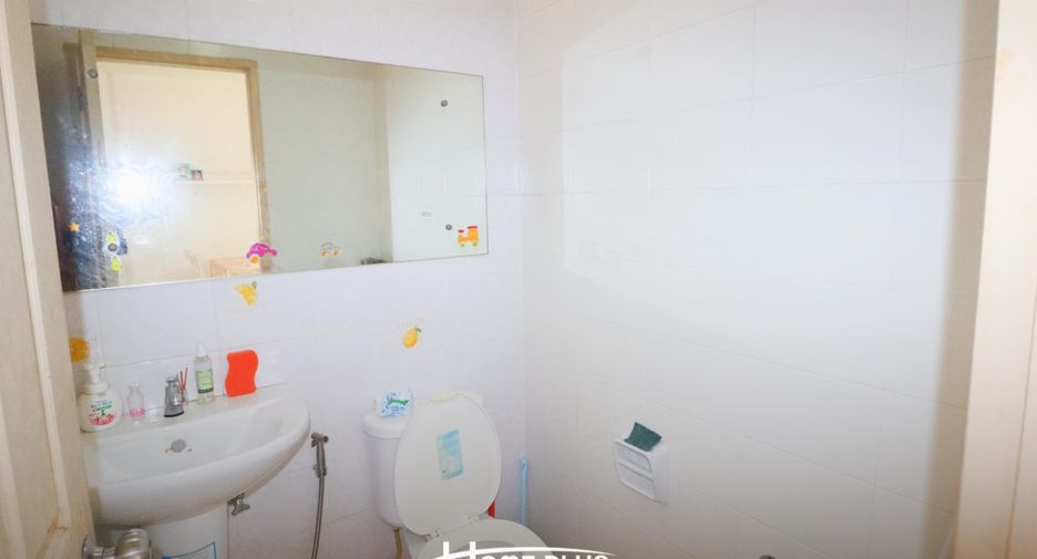 For sale 3 bedrooms townhouse in Bang Kapi, Bangkok