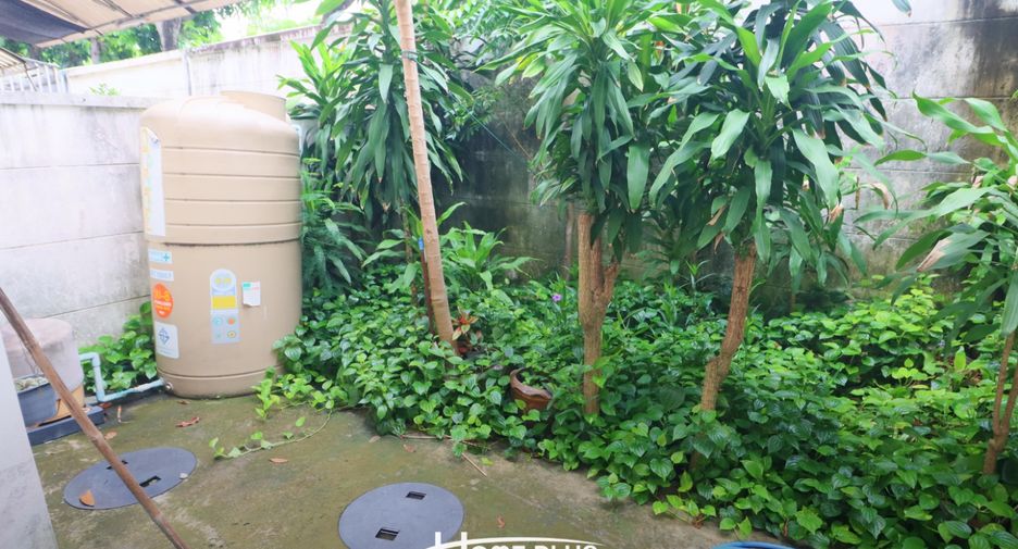 For sale 3 bedrooms townhouse in Bang Kapi, Bangkok