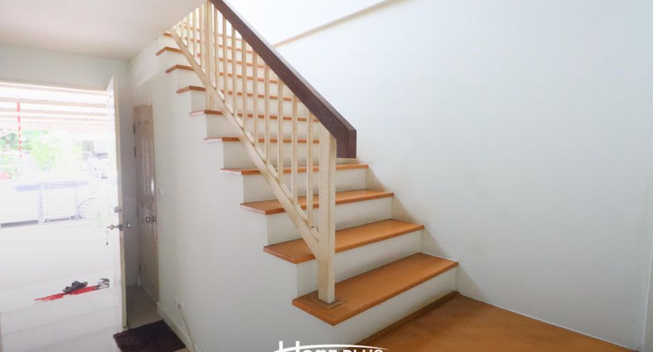 For sale 3 bedrooms townhouse in Bang Kapi, Bangkok