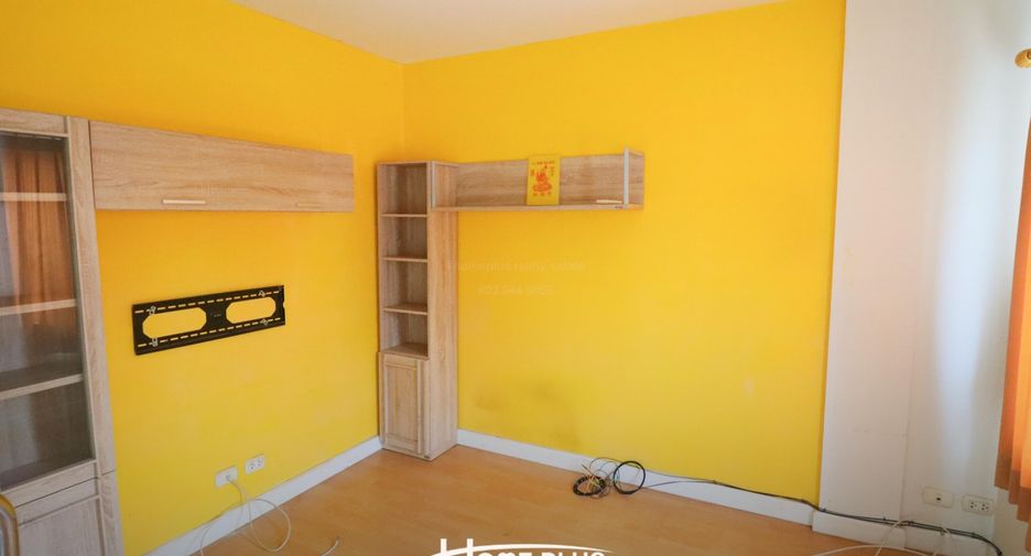For sale 3 bedrooms townhouse in Bang Kapi, Bangkok