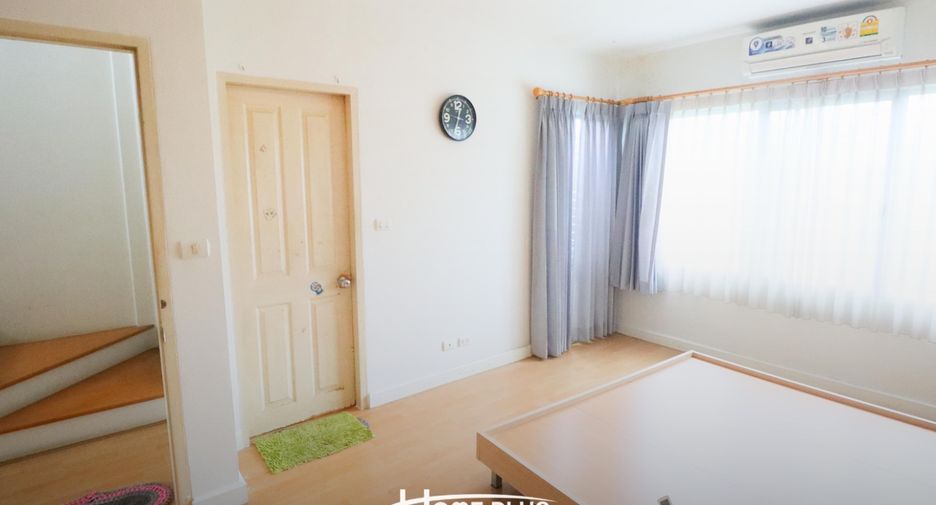 For sale 3 bedrooms townhouse in Bang Kapi, Bangkok