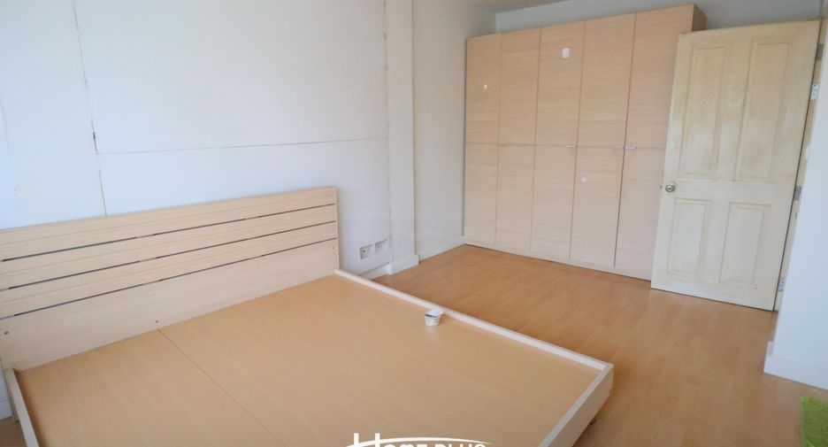 For sale 3 bedrooms townhouse in Bang Kapi, Bangkok