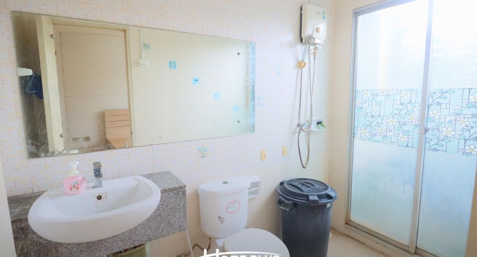 For sale 3 bedrooms townhouse in Bang Kapi, Bangkok