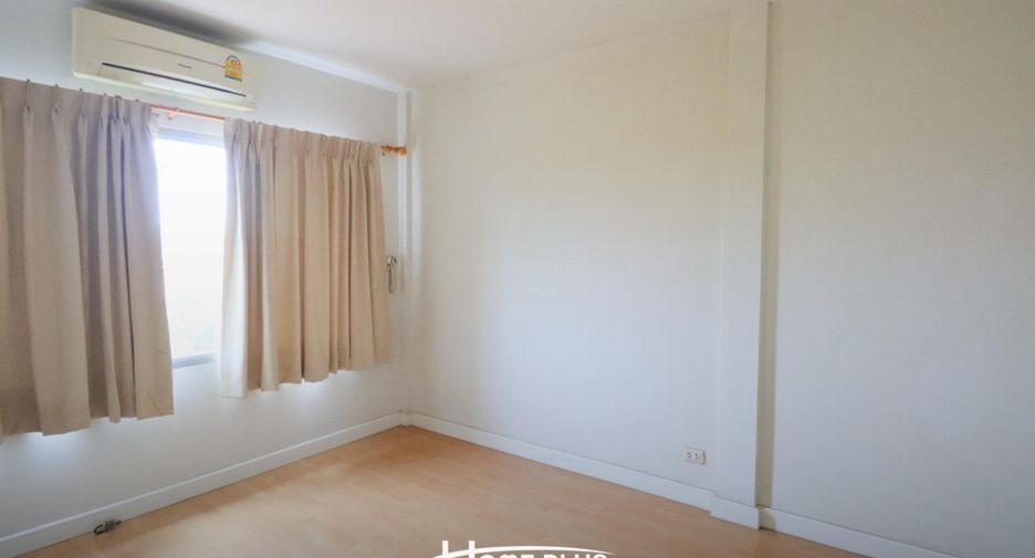 For sale 3 bedrooms townhouse in Bang Kapi, Bangkok