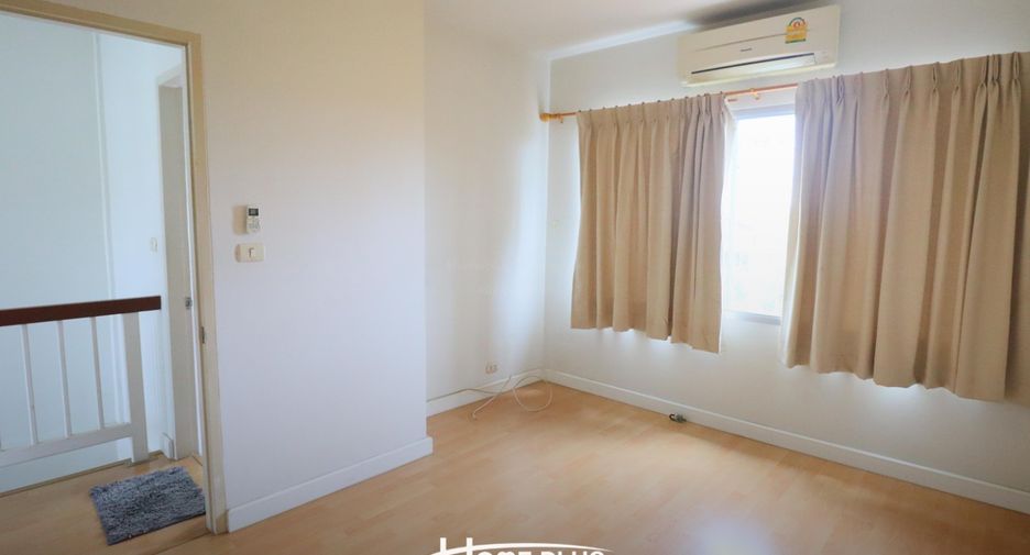 For sale 3 bedrooms townhouse in Bang Kapi, Bangkok